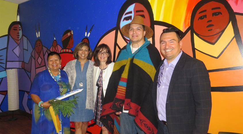 Elder Roberta Price, Leslie Bonshor, Dr. Patty Daly, artist Paul Windsor and Chief Ian Campbell